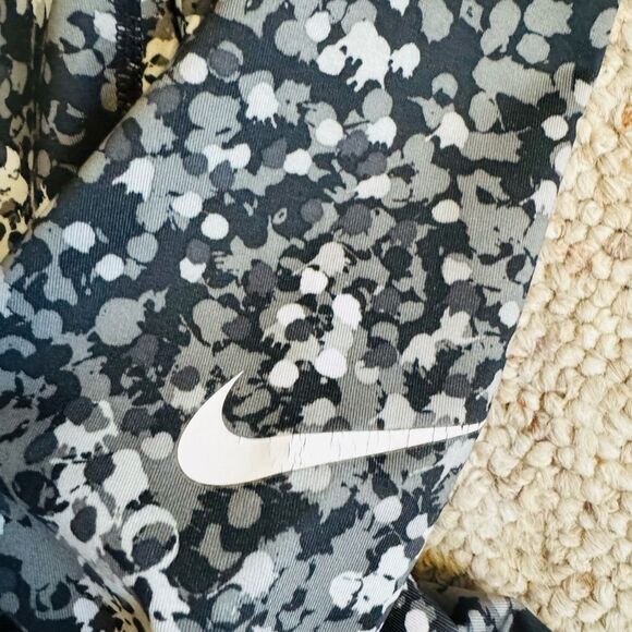 Nike Black and Gray Capris with Abstract Design - Picture 4 of 7